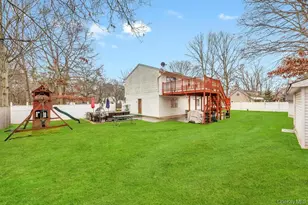 542 Freeman Ave, Brentwood, NY 11717 - Photo 4