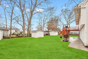 542 Freeman Ave, Brentwood, NY 11717 - Photo 6