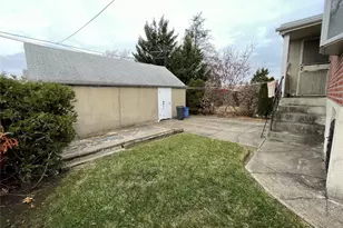 61-52 149th St, Flushing, NY 11367 - Photo 16