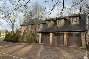 3 Chestnut Ct, Old Westbury, NY 11568 - Photo 2