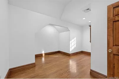 3 Chestnut Court, Old Westbury, NY 11568 - Photo 36