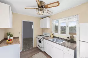 2 Kroll St, Plainview, NY 11803 - Photo 14