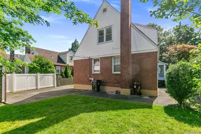 8251 257th Street #2, Glen Oaks, NY 11004 - Photo 4