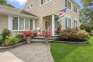 939 Manor Ln, Bay Shore, NY 11706 - Photo 4