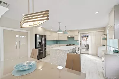 939 Manor Lane, Bay Shore, NY 11706 - Photo 18