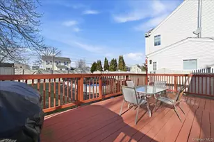 2522 Hewlett Ln, Bellmore, NY 11710 - Photo 24