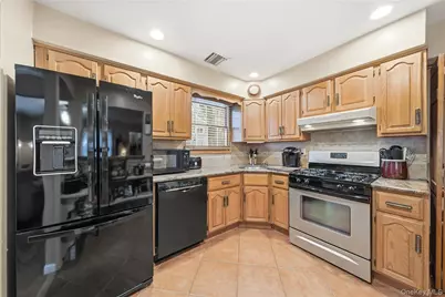 18 Gaylore Drive W, Amityville, NY 11701 - Photo 10