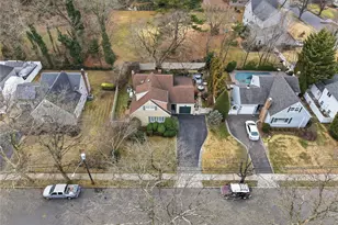 18 Gaylore Dr W, Amityville, NY 11701 - Photo 30