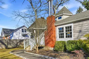 129 Lakeview Dr, Mastic Beach, NY 11951 - Photo 6