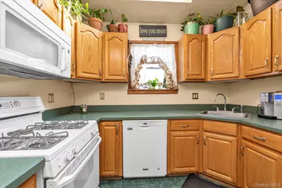 15 Eton Street, Valley Stream, NY 11581 - Photo 8