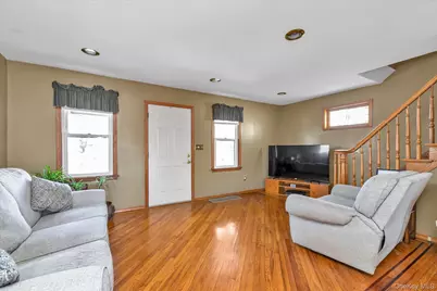 15 Eton Street, Valley Stream, NY 11581 - Photo 2