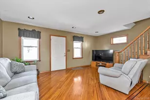 15 Eton St, Valley Stream, NY 11581 - Photo 2