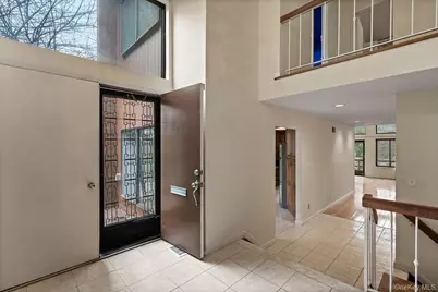 2 Cricket Club Drive, Roslyn, NY 11576 - Photo 2