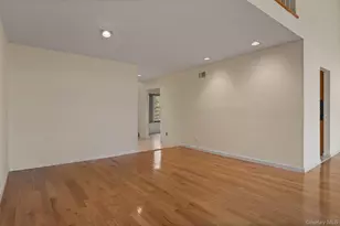 2 Cricket Club Dr, Roslyn, NY 11576 - Photo 6