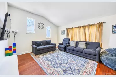 3 Avelaine Court, Babylon, NY 11702 - Photo 8