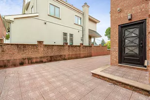 58-10 83rd Pl, Middle Village, NY 11379 - Photo 36