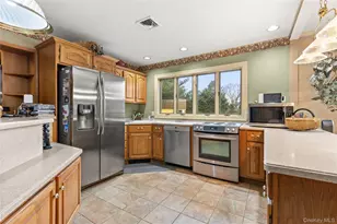 66 Davison Ln E, West Islip, NY 11795 - Photo 12