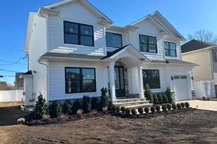 348 Fairway Dr, Franklin Square, NY 11010 - Photo 8