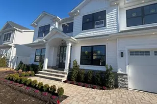 348 Fairway Dr, Franklin Square, NY 11010 - Photo 10