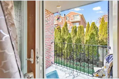 84-39 60th Dr, Middle Village, NY 11379 - Photo 26