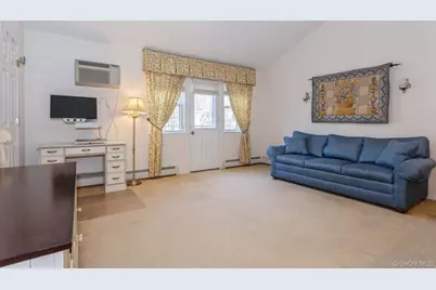 308 Cambridge Court, Glen Cove, NY 11542 - Photo 4