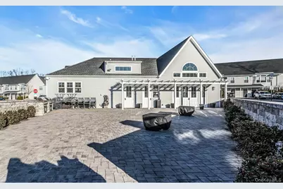 710 Breton Way #710, Glen Cove, NY 11542 - Photo 18