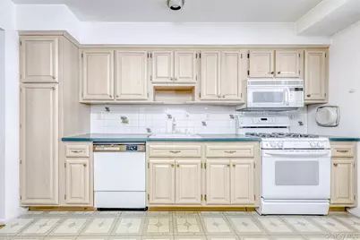 11 Pine Tree Court, Valley Cottage, NY 10989 - Photo 8