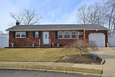 9 Tory Court, Holbrook, NY 11741 - Photo 1