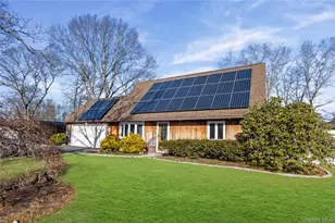 12 Yellowstone Ct, Coram, NY 11727 - Photo 2