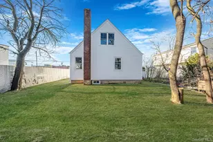 8 Rockaway Ave, Westbury, NY 11590 - Photo 4