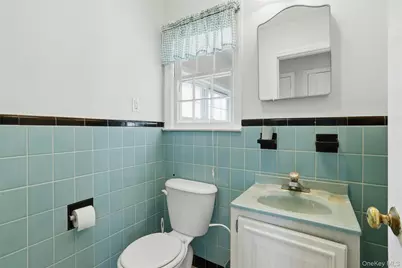 82 Spruce Avenue, Floral Park, NY 11001 - Photo 20