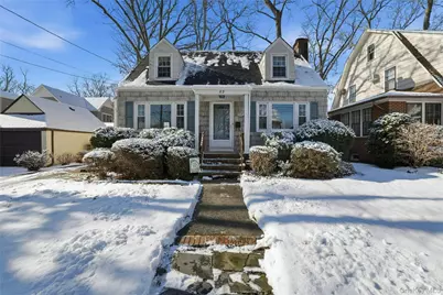 82 Spruce Avenue, Floral Park, NY 11001 - Photo 2