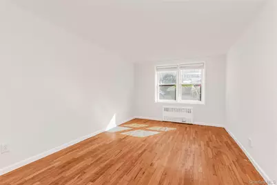 679 Warburton Avenue #2R, Yonkers, NY 10701 - Photo 8