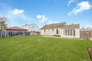 83 Kane Pl, North Babylon, NY 11703 - Photo 4