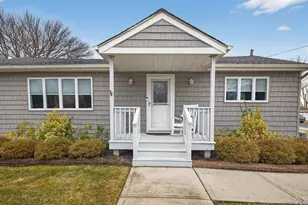 737 Belmore Ave, Islip Terrace, NY 11752 - Photo 2