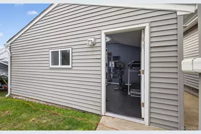 737 Belmore Avenue, Islip Terrace, NY 11752 - Photo 22