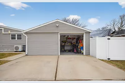 737 Belmore Avenue, Islip Terrace, NY 11752 - Photo 20
