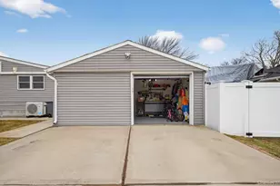 737 Belmore Ave, Islip Terrace, NY 11752 - Photo 20