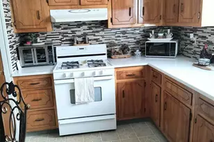 32 Gaffney St, Glen Cove, NY 11542 - Photo 2