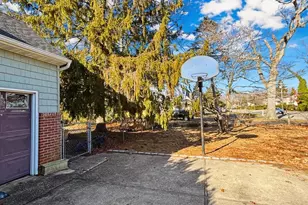 1262 Saxon Ave, Bay Shore, NY 11706 - Photo 14