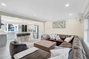 9 Autumn Ln, Hicksville, NY 11801 - Photo 10