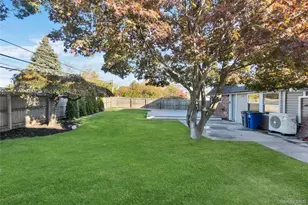 9 Autumn Ln, Hicksville, NY 11801 - Photo 22