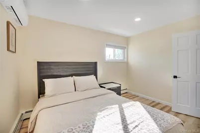 9 Autumn Lane, Hicksville, NY 11801 - Photo 16