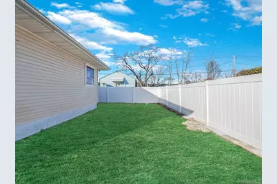 1367 Pine Acres Boulevard, Bay Shore, NY 11706 - Photo 24