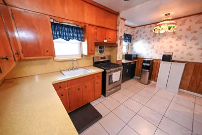 81 Irving Avenue, Floral Park, NY 11001 - Photo 12