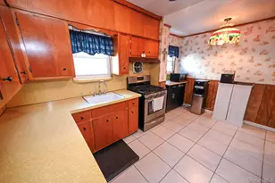 81 Irving Ave, Floral Park, NY 11001 - Photo 12