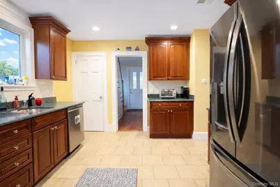 226 N Forest Avenue, Rockville Centre, NY 11570 - Photo 8