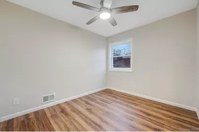 1137 Nugent Avenue, Bay Shore, NY 11706 - Photo 20