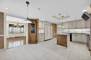 100 Hilton Ave, Garden City, NY 11530 - Photo 16
