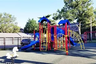 1 Terrace Cir, Great Neck, NY 11021 - Photo 4